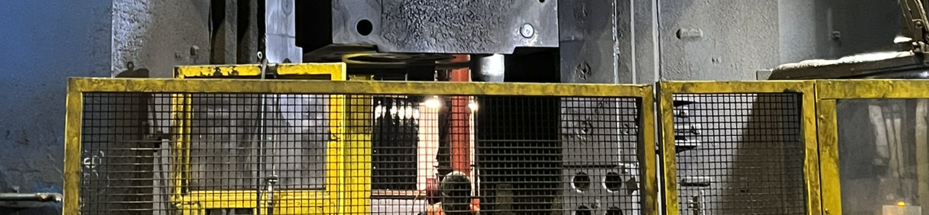 PSD vibration plot comparing measured data with specification limit for a cleanroom plinth
