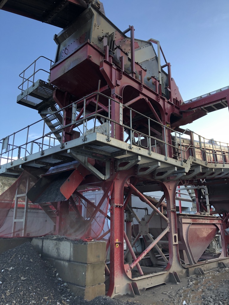 resolving structure borne vibration on a quarrying plant